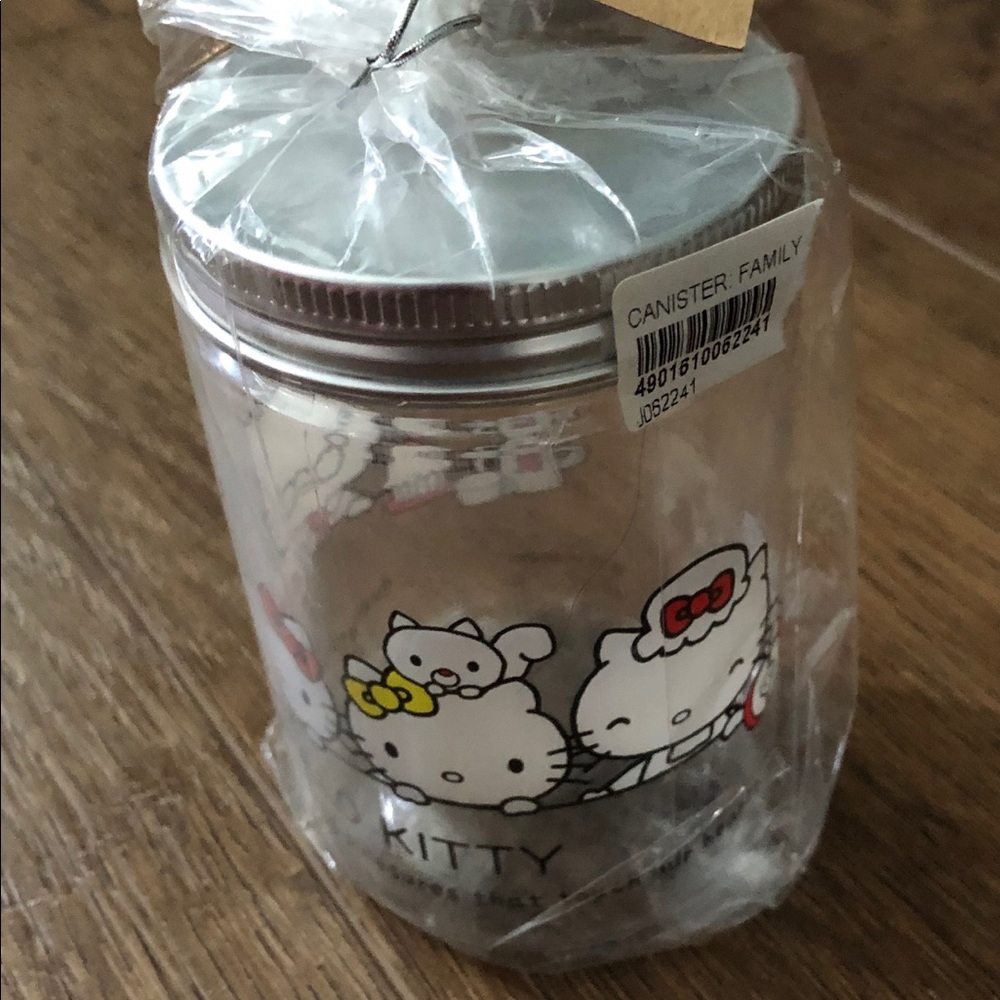 One Left! HELLO KITTY-Imported (NWT) Small Plastic Canister